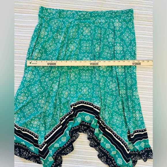 Lane Bryant Women's Floral Sharkbite Hem Striped Skirt, Sz 18/20 NWT - Picture 4 of 6